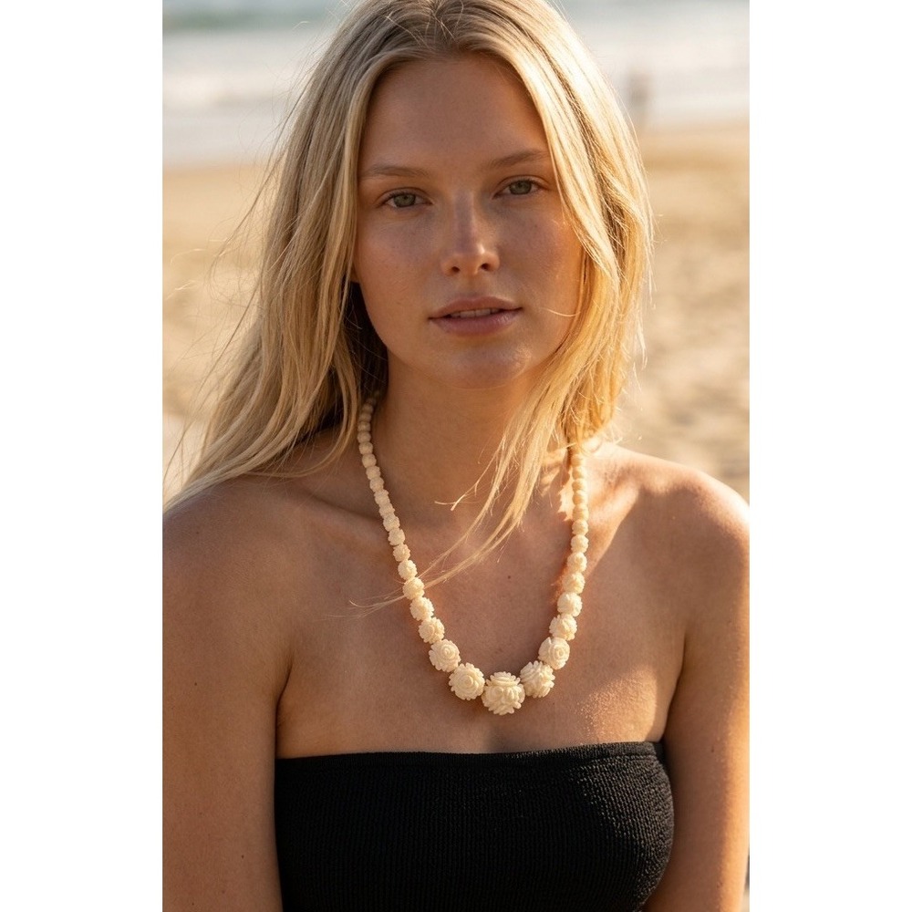 Vintage Chinese graduated carved bead necklace from the 70's surfer